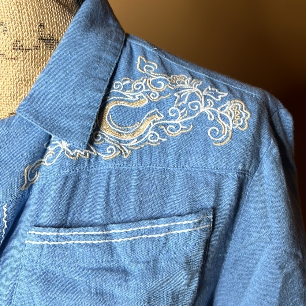 Urban Outfitters Chambray Embroidered Button Down Top XS Blue Western Boho Shirt - Picture 6 of 7